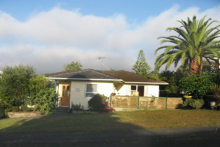 Photo of property in 3 Mchardy Place, Glenfield, Auckland, 0627