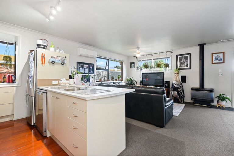 Photo of property in 37 Pulham Crescent, Queenwood, Hamilton, 3210