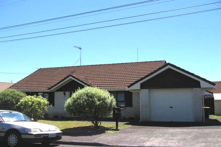 Photo of property in 1/1 Stratford Avenue, Milford, Auckland, 0620