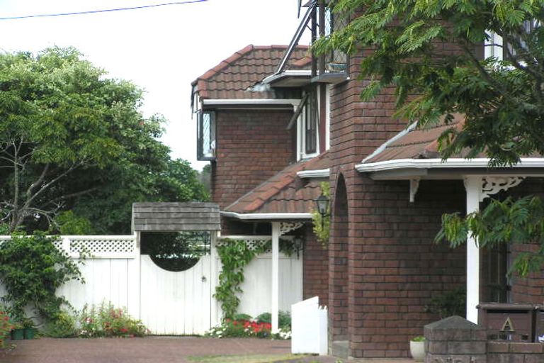 Photo of property in 1/1 Bruce Street, Northcote Point, Auckland, 0627