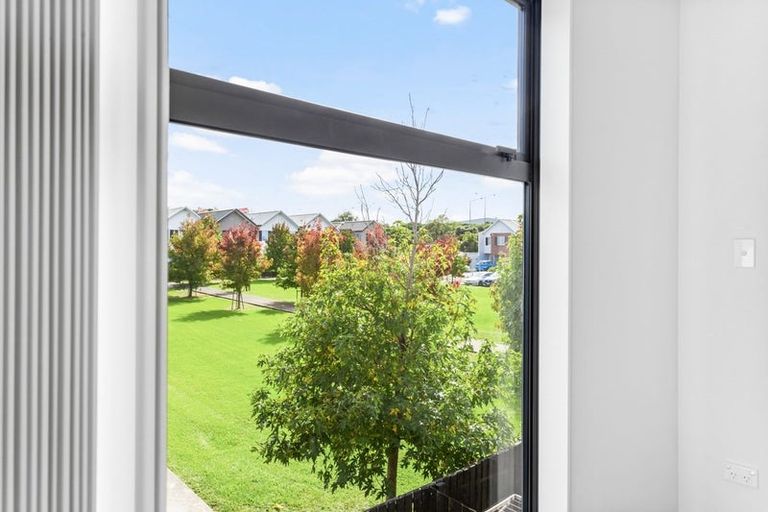 Photo of property in 14 Whai Hua Lane, Mangere Bridge, Auckland, 2022