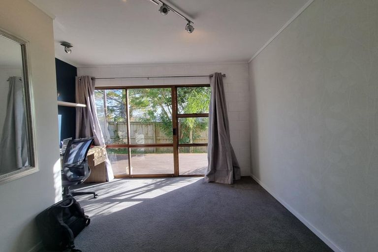 Photo of property in 2/14 Thelma Crescent, Torbay, Auckland, 0630