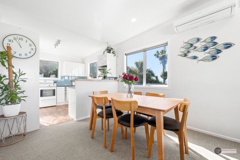 Photo of property in 73 Miromiro Road, Normandale, Lower Hutt, 5010