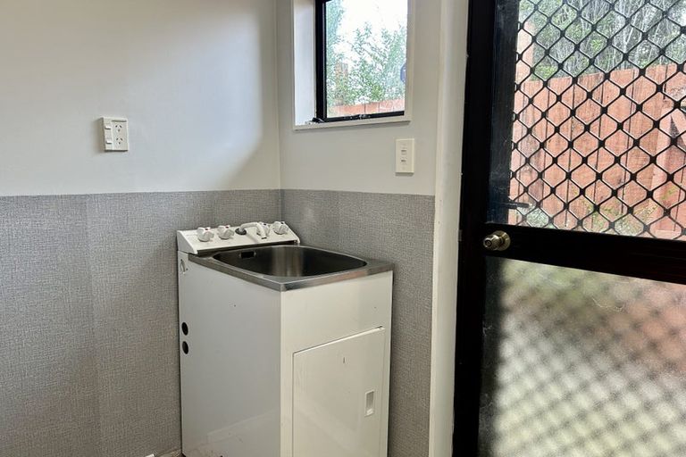 Photo of property in 2/30 Ribblesdale Road, Henderson, Auckland, 0612