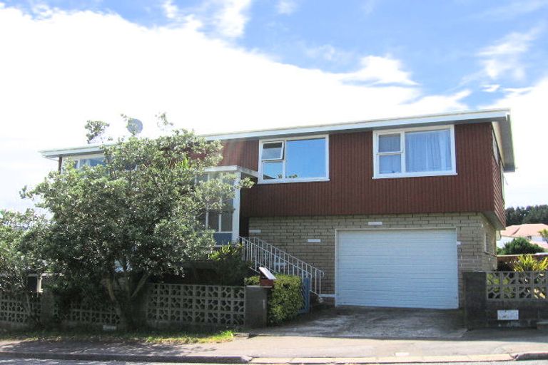 Photo of property in 2 Foyle Street, Island Bay, Wellington, 6023