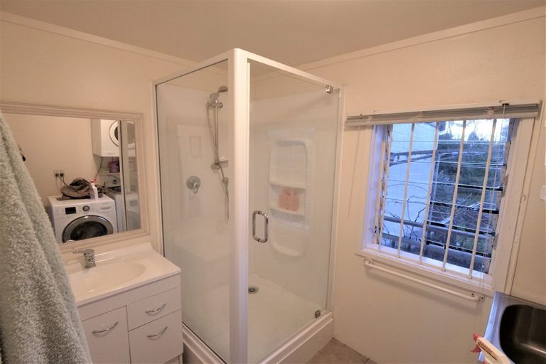 Photo of property in 31 Pemberton Avenue, Bayview, Auckland, 0629