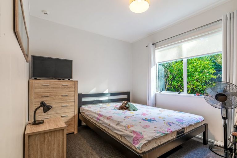 Photo of property in 1/34 Lambrown Drive, Totara Vale, Auckland, 0629