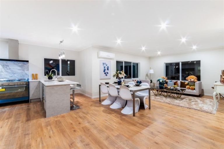 Photo of property in 8 Shibata Rise, Ranui, Auckland, 0612