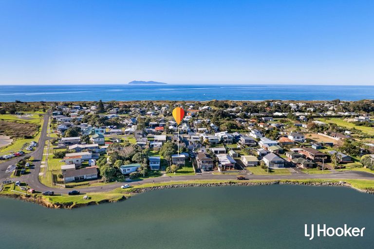Photo of property in 39 Pio Road, Bowentown, Waihi Beach, 3177