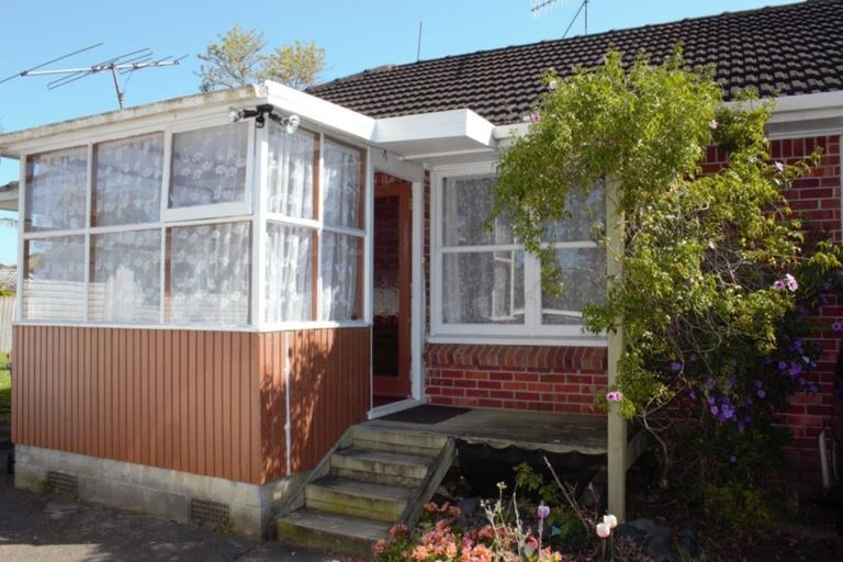 Photo of property in 2/10 Ocean View Road, Northcote, Auckland, 0627