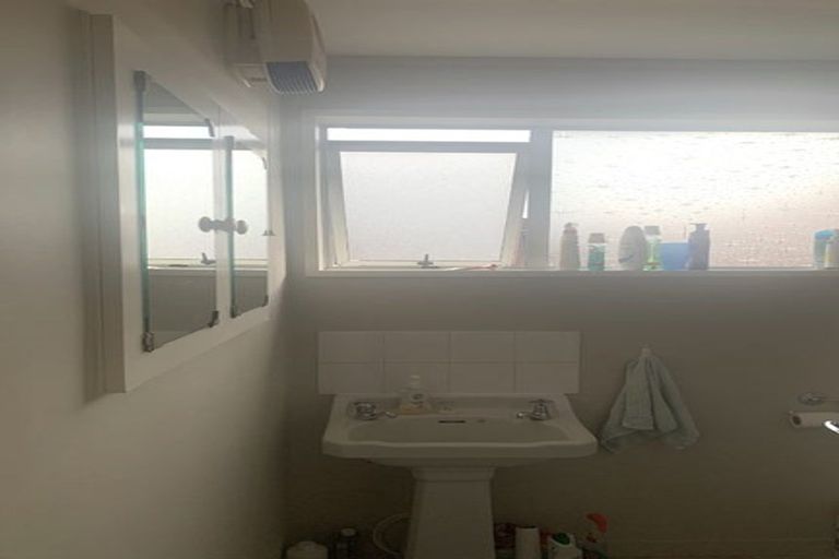 Photo of property in 8 Auburn Avenue, Upper Riccarton, Christchurch, 8041