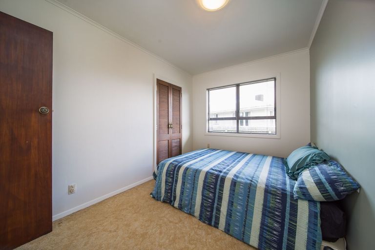 Photo of property in 30 Sutton Crescent, Papakura, 2110