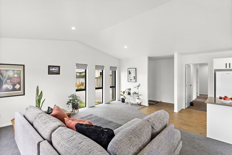 Photo of property in 17 Tarata Grove, Lansdowne, Masterton, 5810