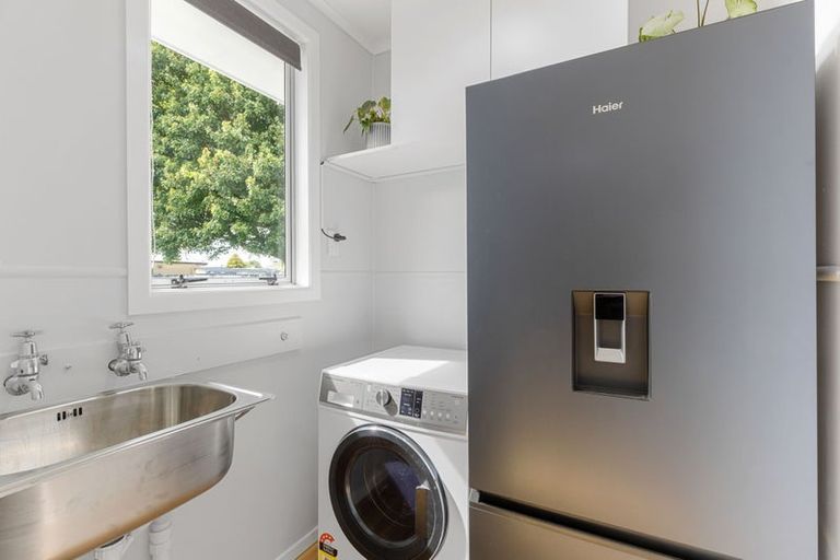 Photo of property in 103 Collins Road, Melville, Hamilton, 3206