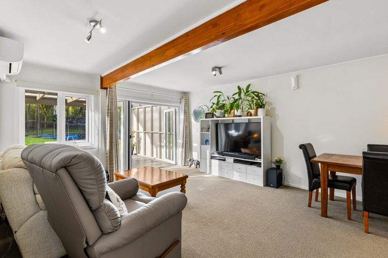 Photo of property in 15a Whangaparaoa Road, Red Beach, 0932