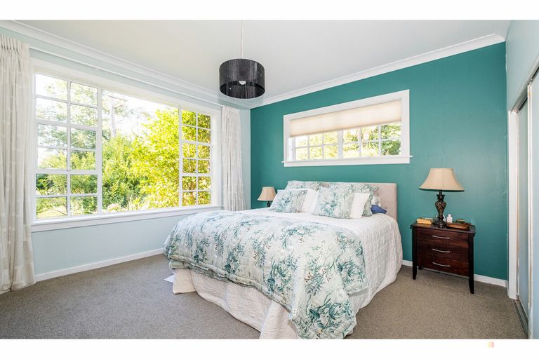 Photo of property in 72 Timaru Road, Waimate, 7924