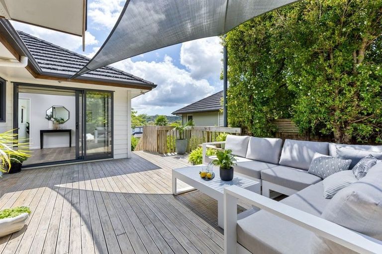 Photo of property in 33 Mural Place, Greenhithe, Auckland, 0632