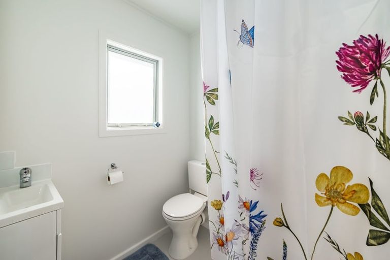 Photo of property in 14 Goldie Place, Waikanae Beach, Waikanae, 5036