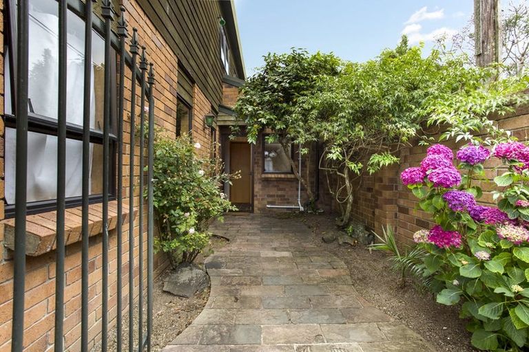 Property details for 1/227 Manukau Road, Epsom, Auckland, 1023