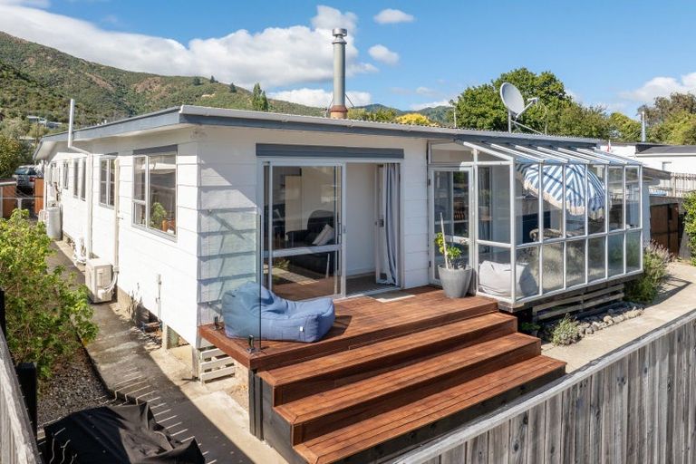 Photo of property in 321 Waikawa Road, Waikawa, Picton, 7220