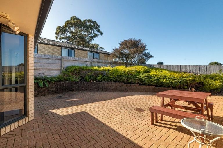 Photo of property in 17 Bundoran Way, Pinehill, Auckland, 0632