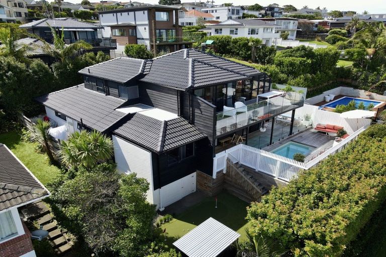 Photo of property in 2/11 Seaview Road, Castor Bay, Auckland, 0620