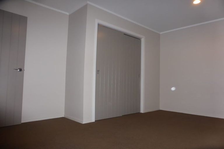 Photo of property in 87 Taylor Terrace, Tawa, Wellington, 5028