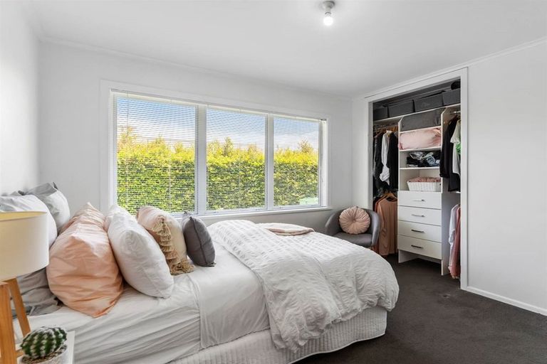 Photo of property in 70 Edgewater Drive, Pakuranga, Auckland, 2010