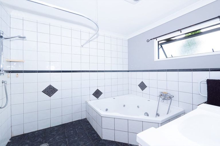 Photo of property in 18a Riddell Road, Kerikeri, 0230