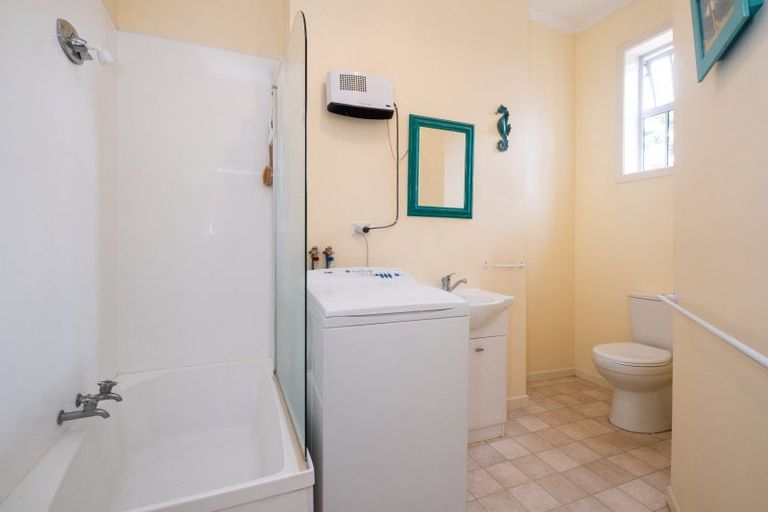 Photo of property in 13 Roslyn Road, Bluff Hill, Napier, 4110