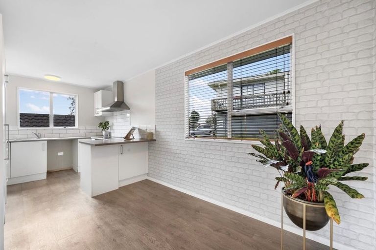 Photo of property in 63 Trias Road, Totara Vale, Auckland, 0629