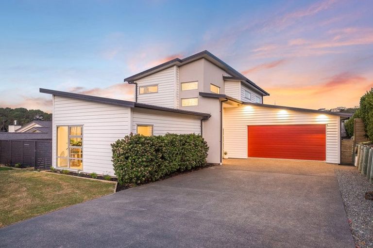 Photo of property in 17 John Burke Drive, Aotea, Porirua, 5024