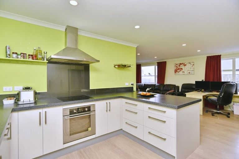 Photo of property in 26 Solander Road, Pegasus, 7612