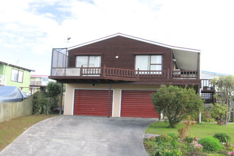 Photo of property in 8 Ngatira Place, Snells Beach, 0920