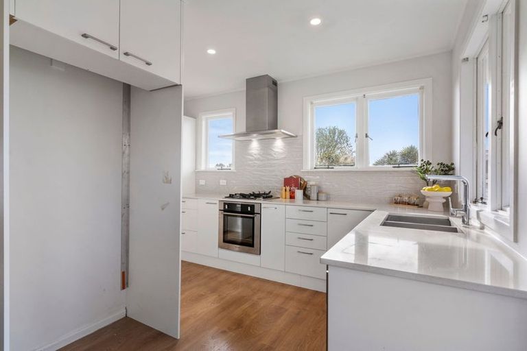 Photo of property in 13 Sheehan Road, Te Atatu South, Auckland, 0610