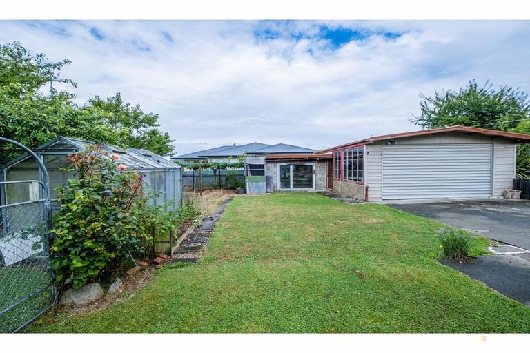Photo of property in 1 Regent Street, Waimate, 7924