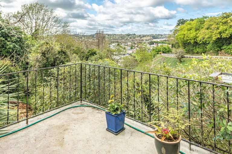 Photo of property in 2 Hillside Terrace, Saint Johns Hill, Whanganui, 4500