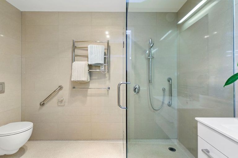 Photo of property in 29e Wai-iti Crescent, Woburn, Lower Hutt, 5010