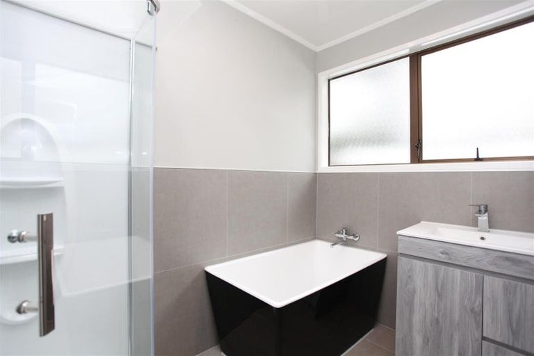 Photo of property in 11 Montego Place, Weymouth, Auckland, 2103