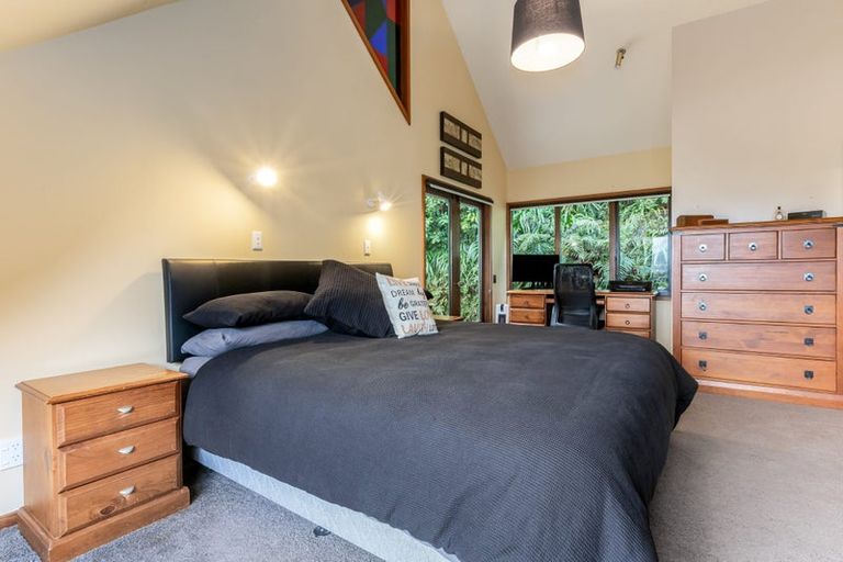 Photo of property in 54 Amapur Drive, Khandallah, Wellington, 6035