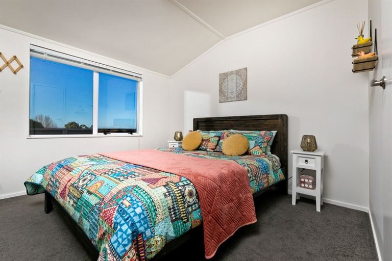 Photo of property in 14 Sarajevo Place, Massey, Auckland, 0614