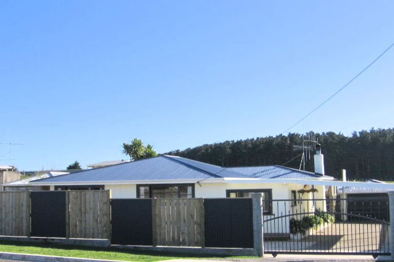Photo of property in 13 Andrews Street, Foxton Beach, Foxton, 4815