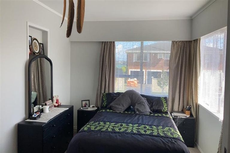 Photo of property in 5a Nimrod Place, Half Moon Bay, Auckland, 2012