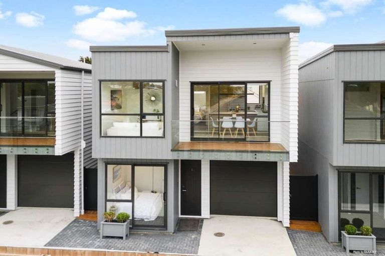 Photo of property in 3/31 Hill Crescent, New Lynn, Auckland, 0600