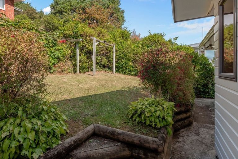 Photo of property in 97 Milton Terrace, Picton, 7220