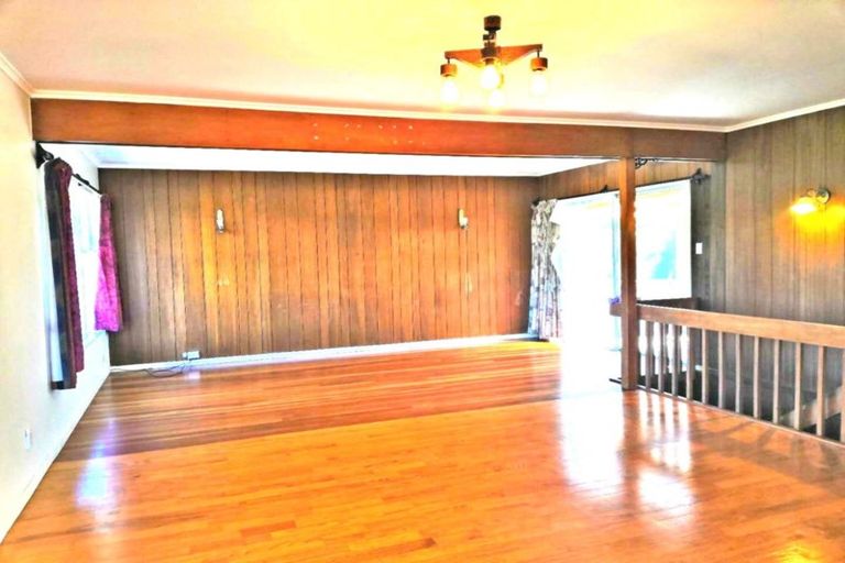 Photo of property in 71 Chivalry Road, Glenfield, Auckland, 0629