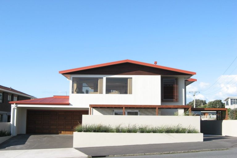 Photo of property in 2/5 Beach Street, Fitzroy, New Plymouth, 4312