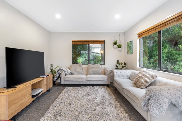 Photo of property in 1/1018 East Coast Road, Fairview Heights, Auckland, 0630