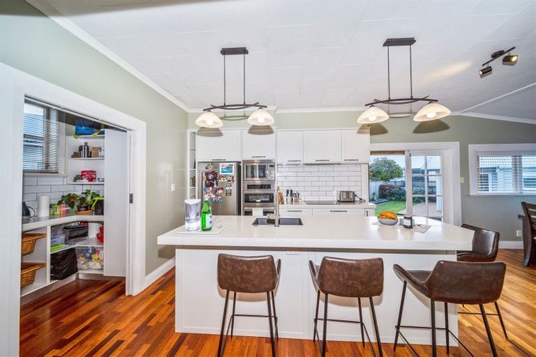 Photo of property in 1 Hunter Street, Hawera, 4610