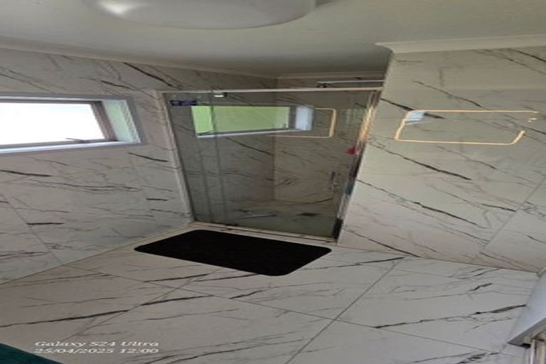 Photo of property in 20 Barnea Circle, Glen Eden, Auckland, 0602